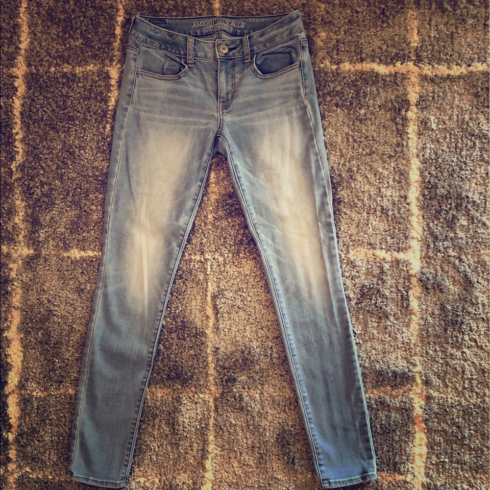Light wash American eagle skinny jeans. Sz 4